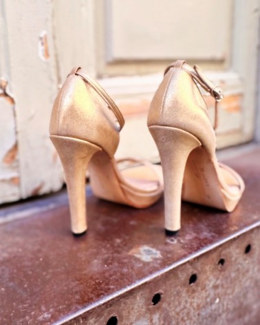 "Stefanie" golded suede platform sandal