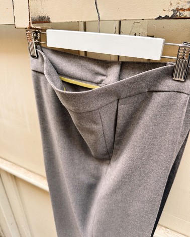 Pantalón recto raya marcada