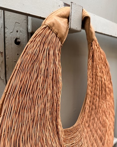 BOLSO "BIVALDA" OVALADO EN PIEL NUDE (BIG SIZE)