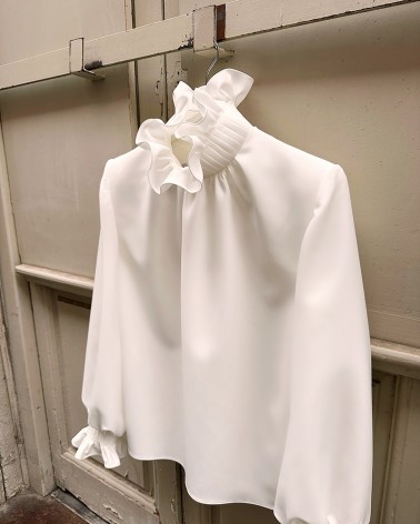 Collar ruff white blouse