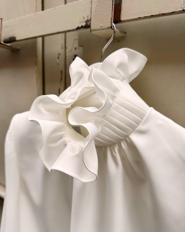 Collar ruff white blouse