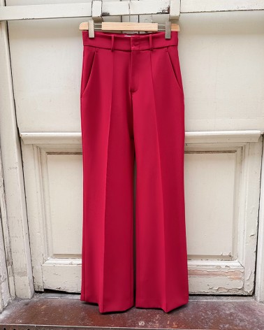 Straight-line garnet trousers